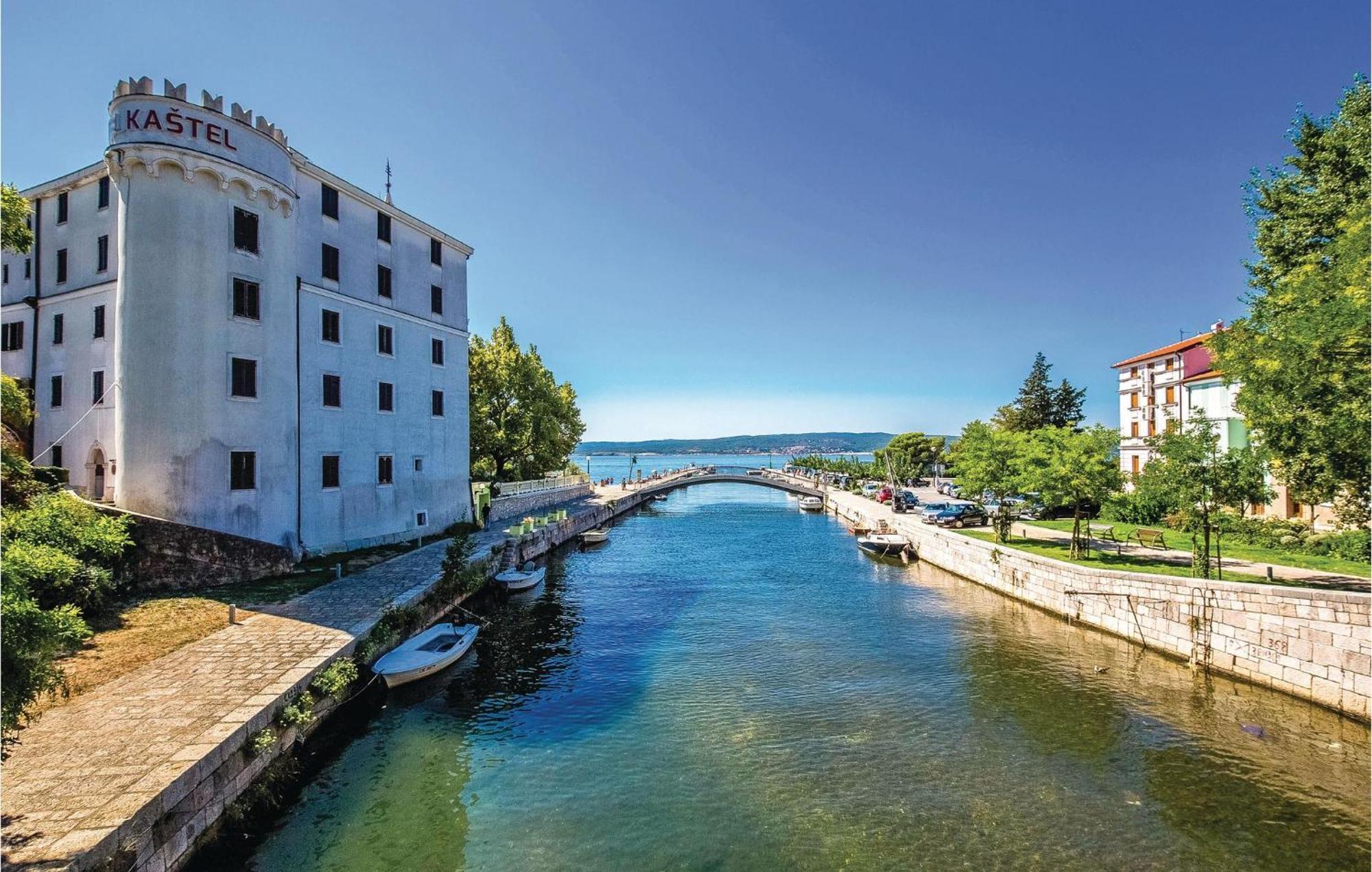 2 Bedroom Lovely Apartment In Crikvenica Ngoại thất bức ảnh