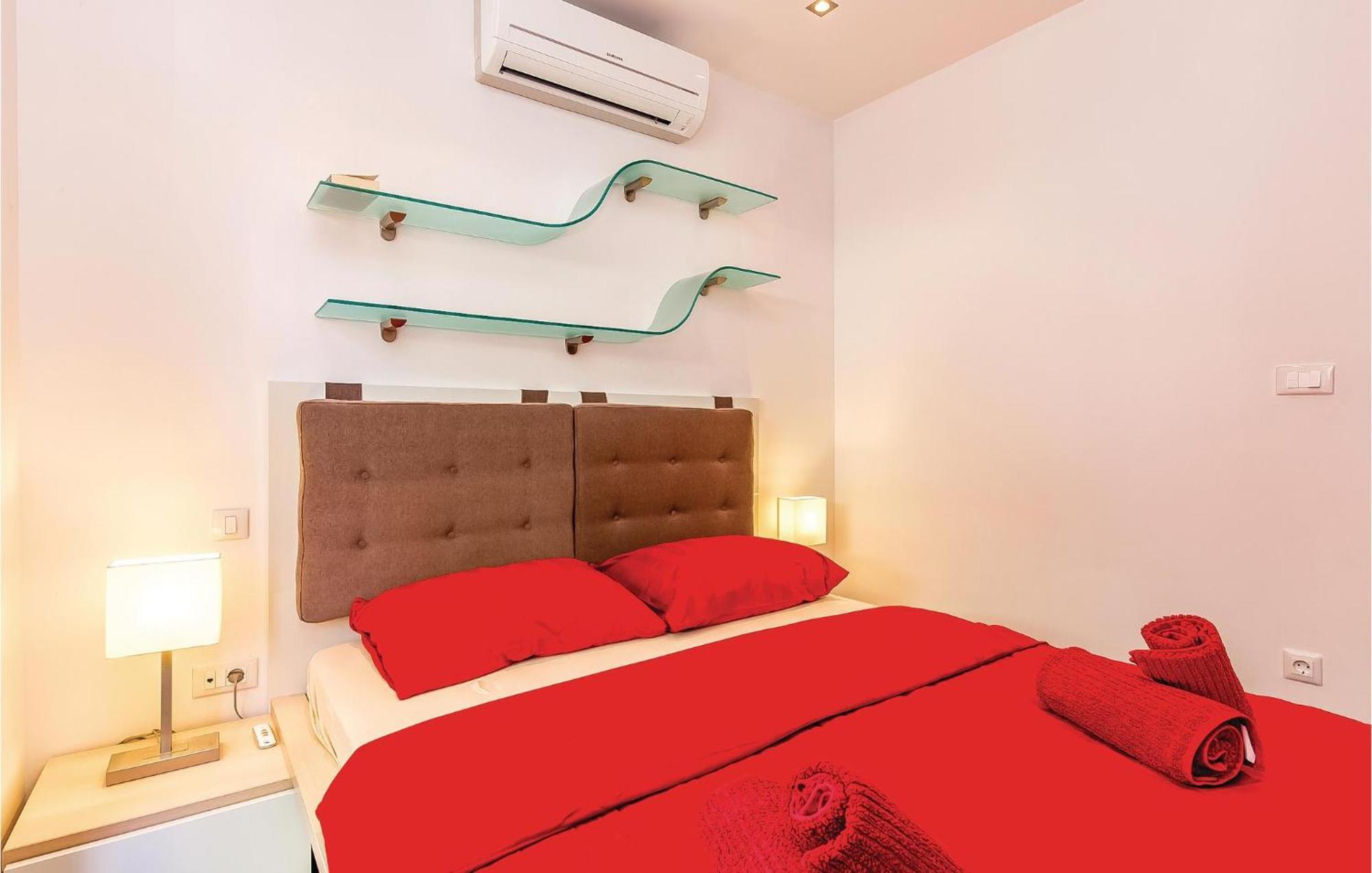 2 Bedroom Lovely Apartment In Crikvenica Ngoại thất bức ảnh
