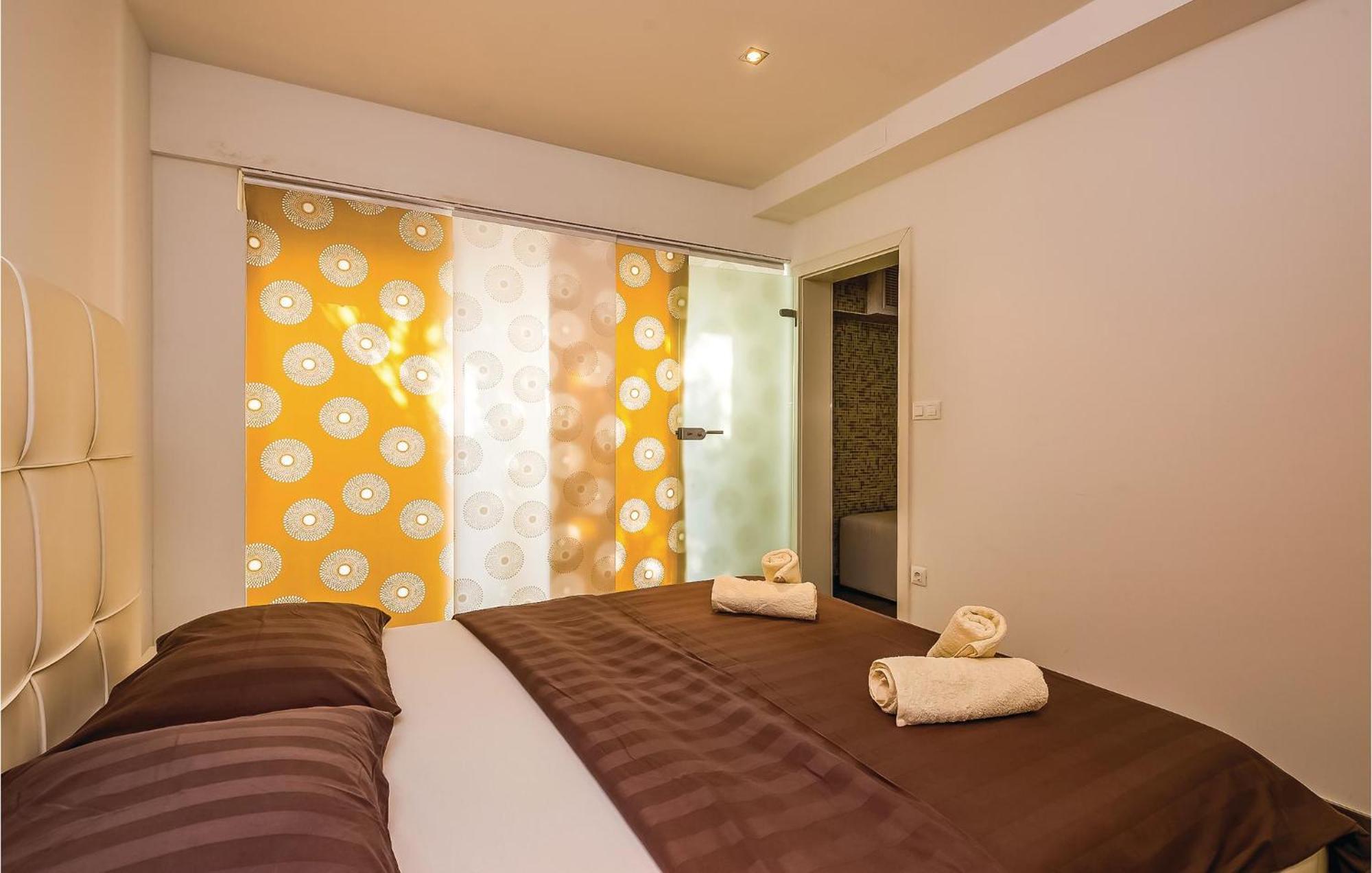 2 Bedroom Lovely Apartment In Crikvenica Ngoại thất bức ảnh