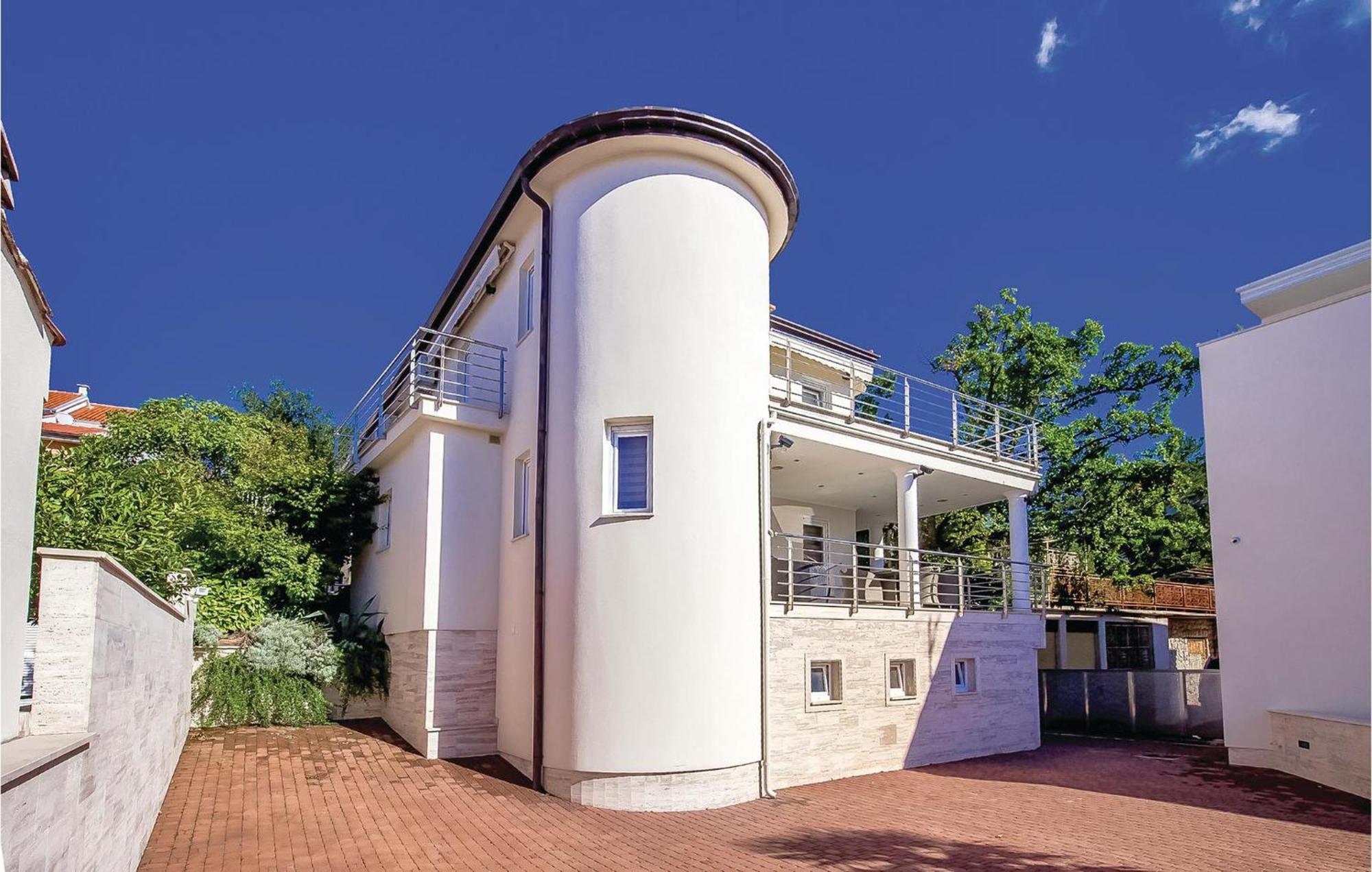 2 Bedroom Lovely Apartment In Crikvenica Ngoại thất bức ảnh