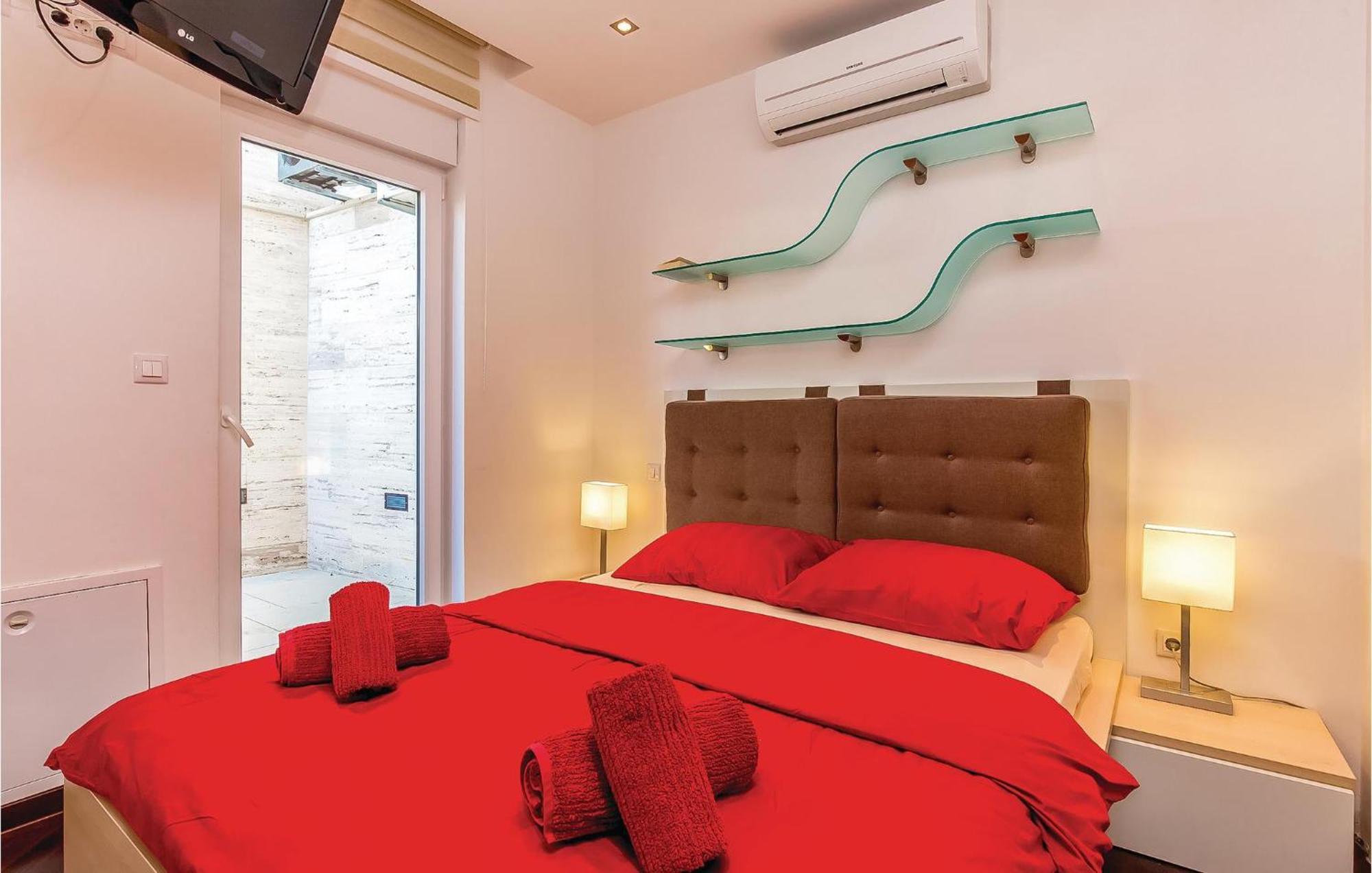 2 Bedroom Lovely Apartment In Crikvenica Ngoại thất bức ảnh