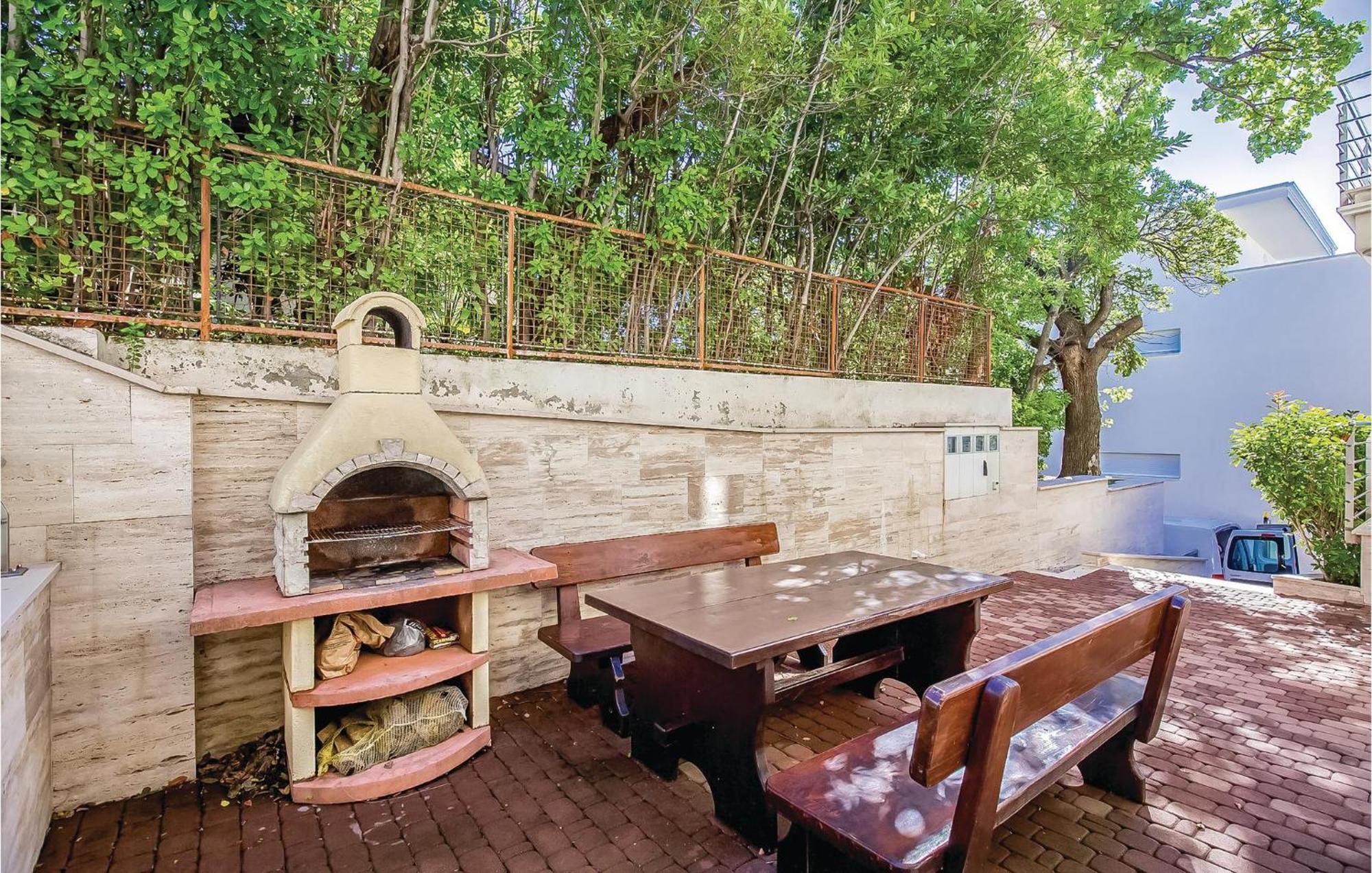 2 Bedroom Lovely Apartment In Crikvenica Ngoại thất bức ảnh