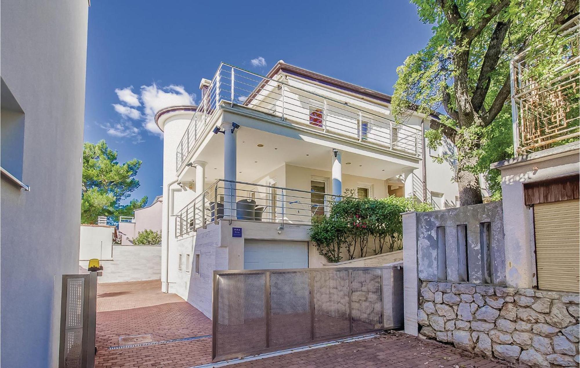 2 Bedroom Lovely Apartment In Crikvenica Ngoại thất bức ảnh