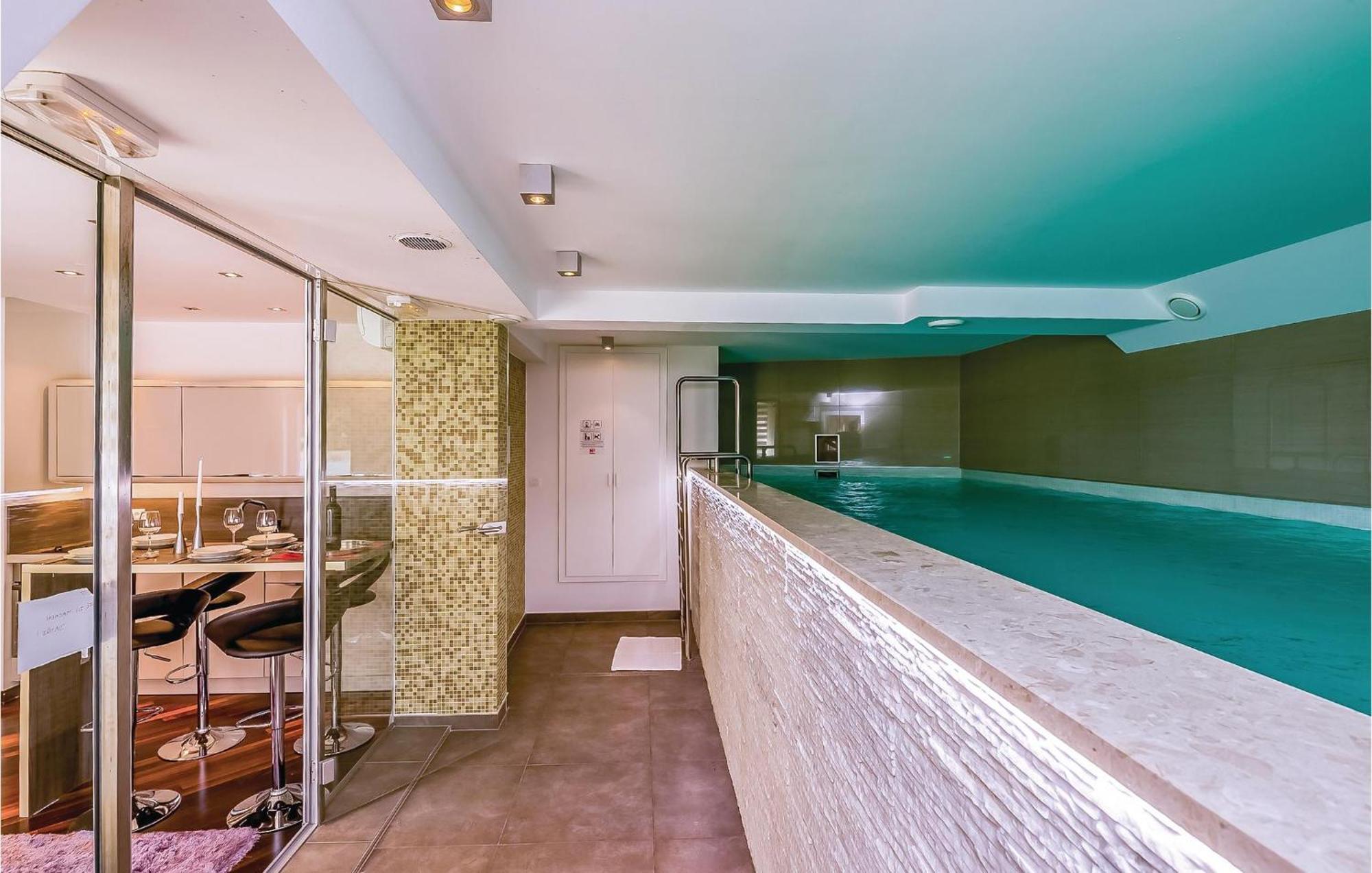 2 Bedroom Lovely Apartment In Crikvenica Ngoại thất bức ảnh
